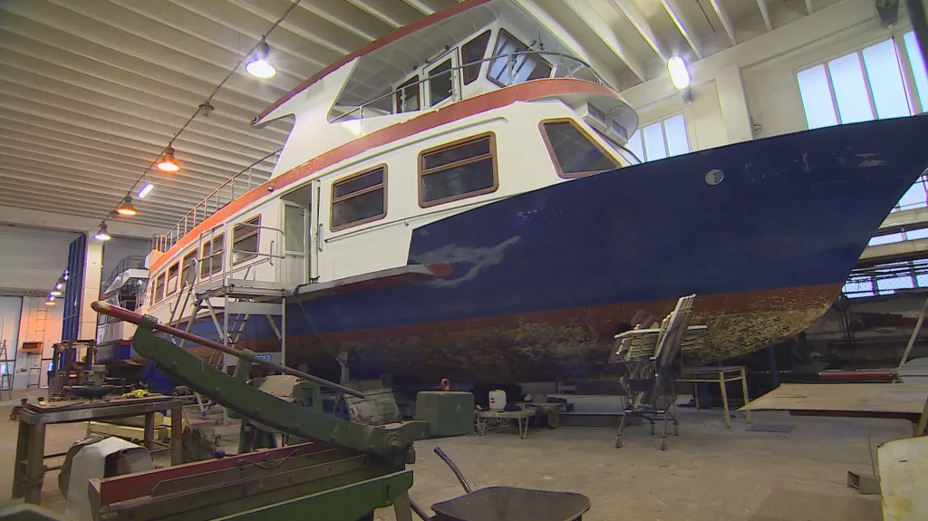 Loď v loděnici brněnského dopravního podniku