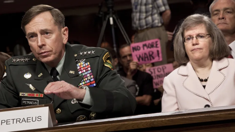 David Petraeus s manželkou Holly