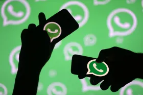 Podvodníci udeřili na WhatsAppu. Napálení lidé jim poslali i statisíce