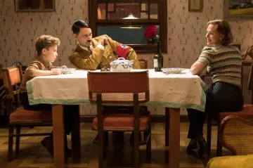 Filmová upoutávka týdne: Mezi komiksovými velkofilmy si Taika Waititi natočil satiru na hitlerovské Německo