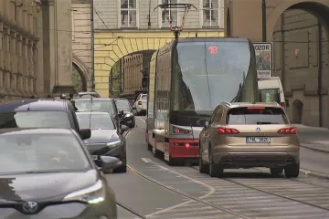 Řidiči v Praze by mohli platit dvě stovky za průjezd Malou Stranou a Smetanovým nábřežím
