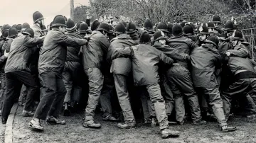 Potlačení demonstrace anglických odborářů v 80. letech
