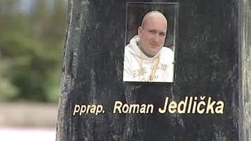 Pomník zavražděného Romana Jedličky