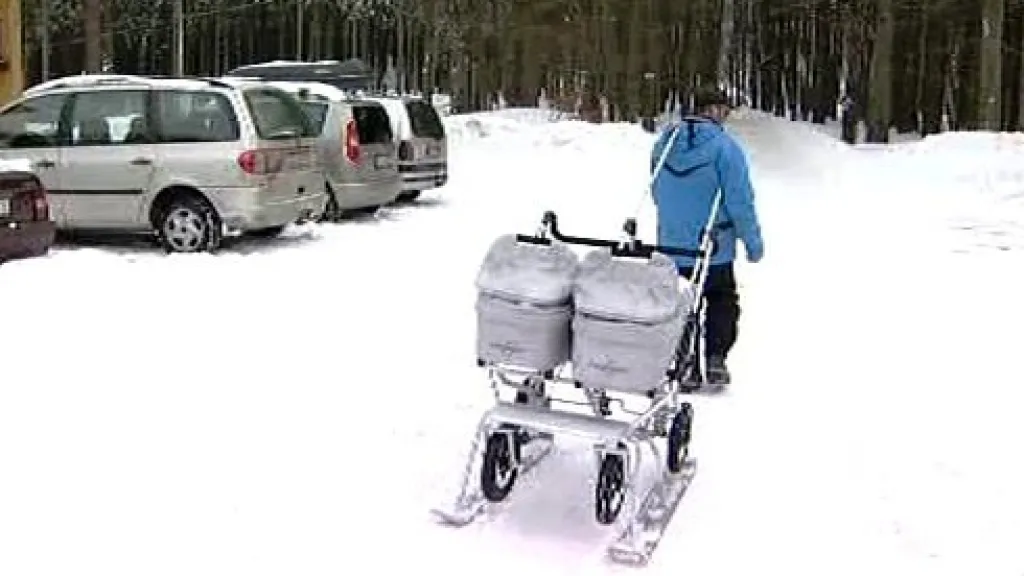 Tomáš Hála s upraveným kočárkem