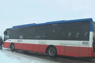 Dopravu v Česku komplikuje ledovka. Staly se desítky nehod