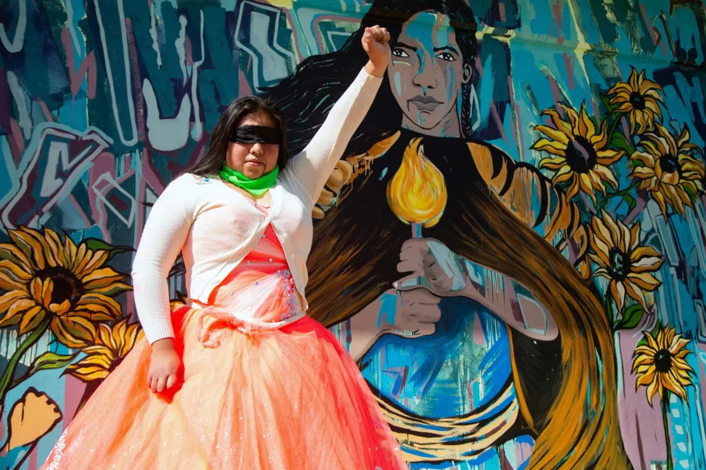 Účastnice demonstrace proti násilí na ženách v jedné z nejnebezpečnějších obcí na okraji Mexico City