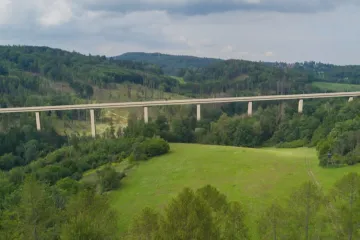 Nová železnice z Prahy na Benešov by se mohla vyhnout Přírodnímu parku Velkopopovicko