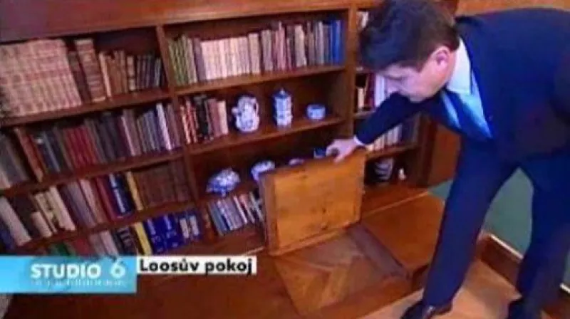 Z interiéru Loosova pokoje informuje Lenka Drmotová