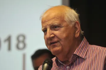 Zemřel novinář Otakar Černý, jedna z nejvýraznějších osobností české televizní žurnalistiky