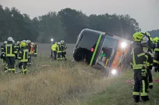 Tři desítky lidí se zranily při nehodě autobusu, který mířil z Prahy do Hamburku