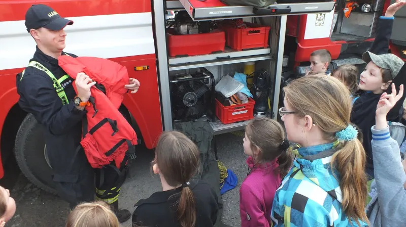 Hasičská ukázka při Noci s Andersenem v Boskovicích