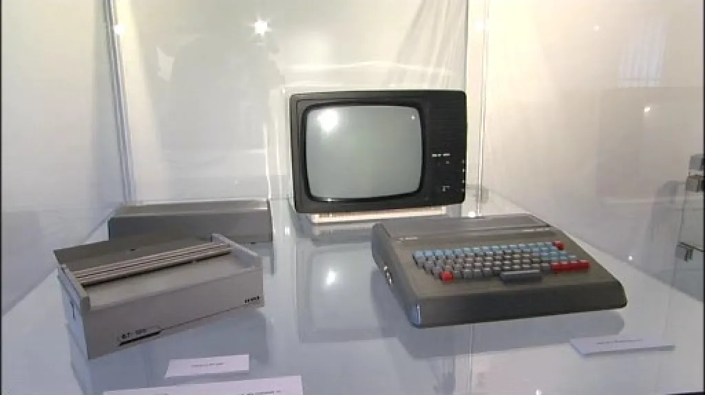 Exponáty na výstavě starých počítačů