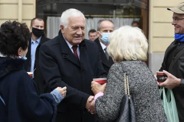 Klaus dostal pokutu za vystoupení bez roušky, podal odpor. Byl to politický akt, tvrdí