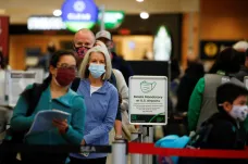 Pandemie ve světě: Švédsko má rekordní počty vážně nemocných. Úřady v USA odrazují od cest do zahraničí