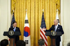 Jsme hluboce znepokojeni situací okolo KLDR, shodl se Biden s jihokorejským prezidentem