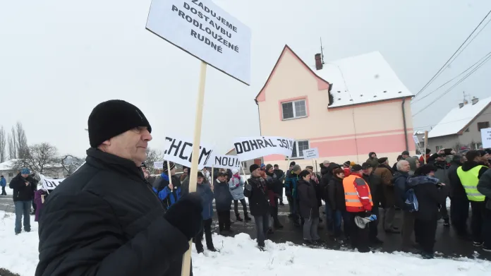 Protesty proti Dušanu Richtárovi, který blokoval dostavbu prodloužené Rudné (únor 2018)