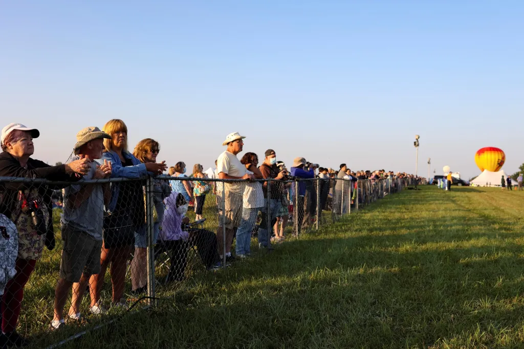 Festival balónového létání v New Jersey. Na nebi se tento rok objevilo 58 balónu různých tvarů i velikostí