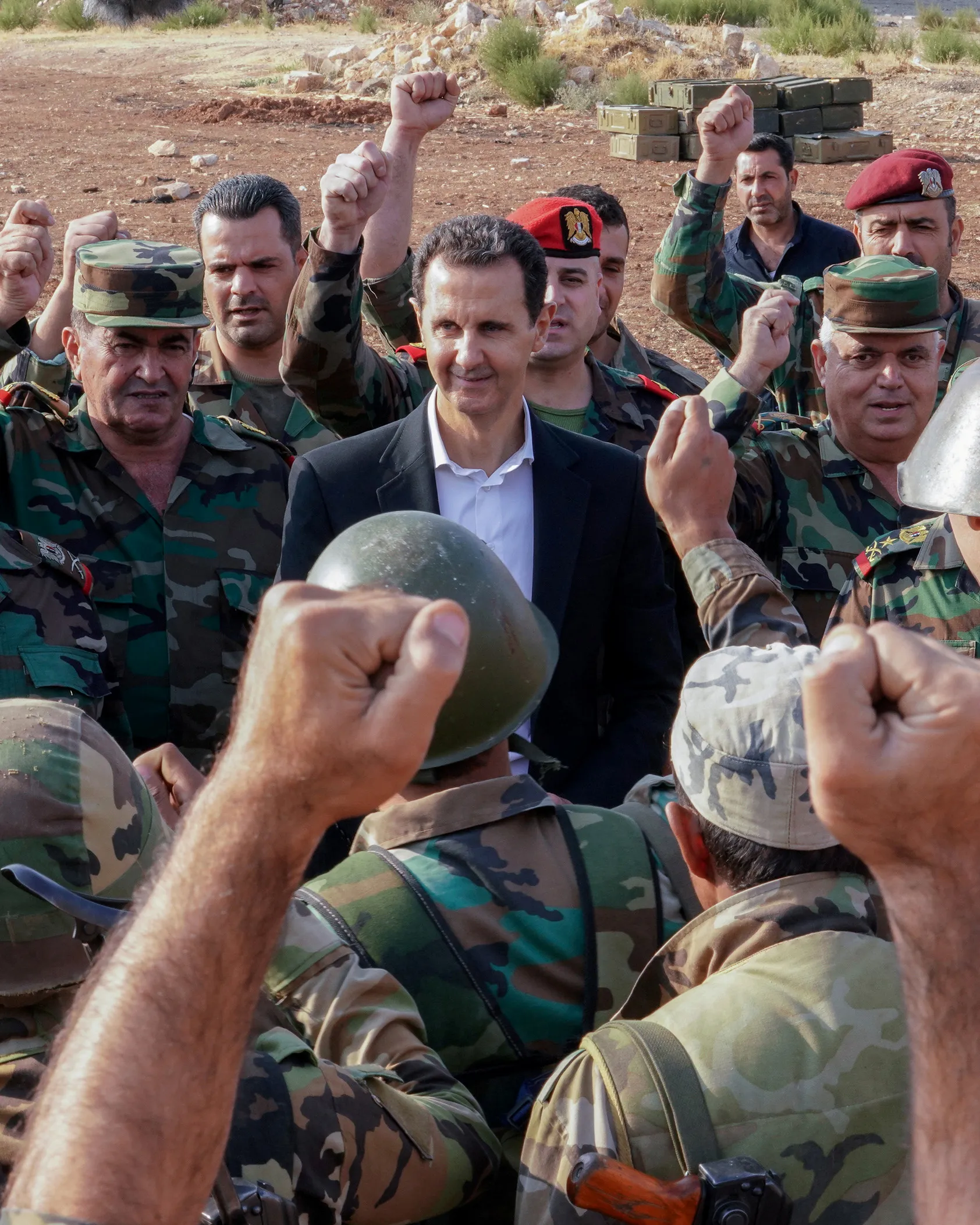 Dva mocní Syřané v exilu platí desetitisíce alavitů a plánují povstání