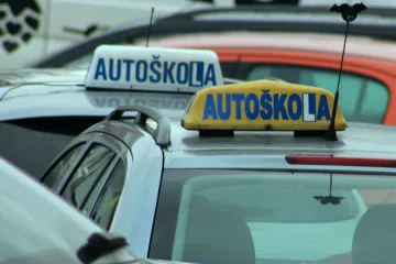 KVÍZ: Zkuste si, jak byste obstáli v nových otázkách pro autoškoly
