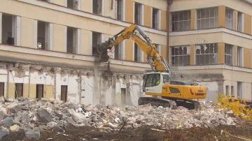 Demolice bývalých kasáren v Pardubicích