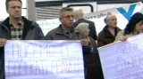 Příbuzní obětí bosenské války protestují před budovou ICTY