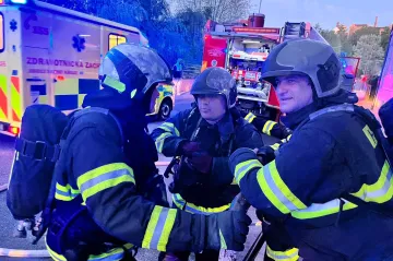 Kvůli požáru bytového domu v Táboře museli hasiči evakuovat 41 lidí. Bydlení jim teď hledá město