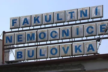 Ministerstvo zdravotnictví omezilo pohyb lidí na veřejnosti, s výjimkami mohou ven po dvou