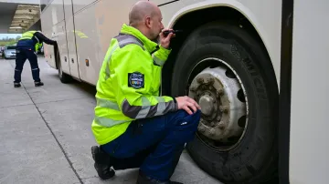 Kontrola dálkových autobusů Inspekcí silniční dopravy