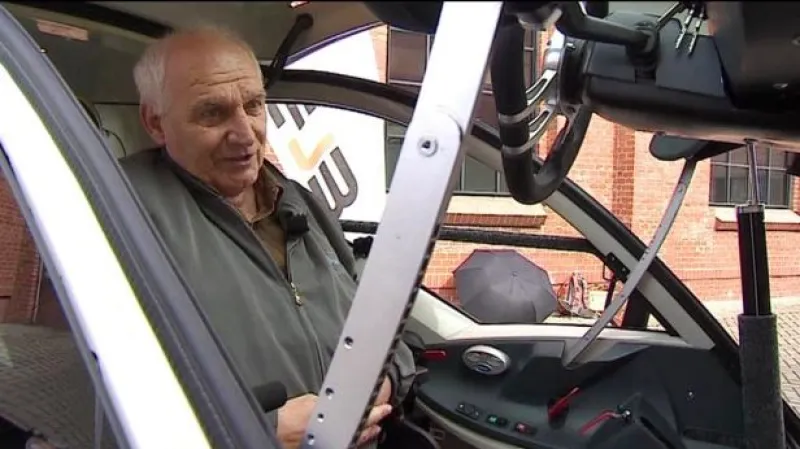 Na silnice vyrazil první vůz navržený pro vozíčkáře