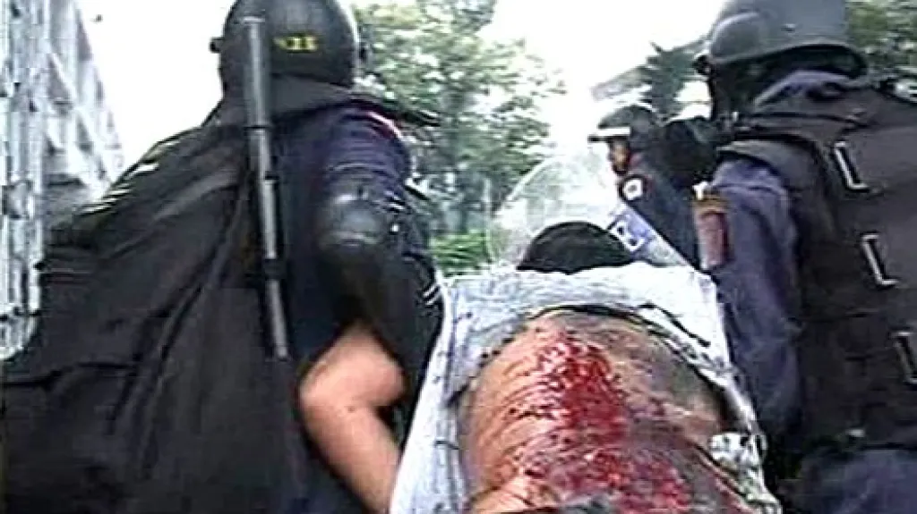 Thajská policie tvrdě zasáhla proti demonstrantům