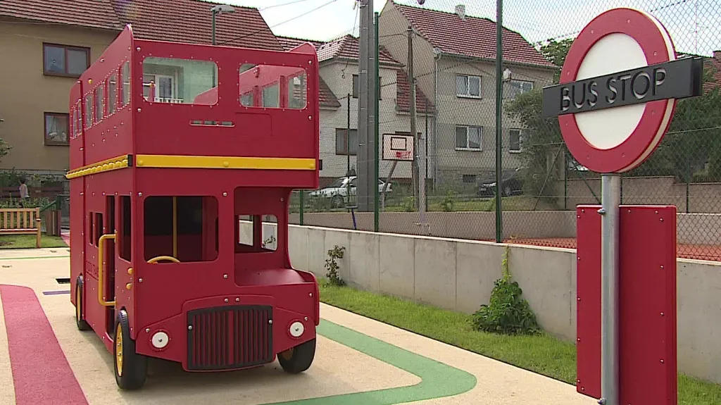 Bedřichovice mají náves s londýnskými prvky