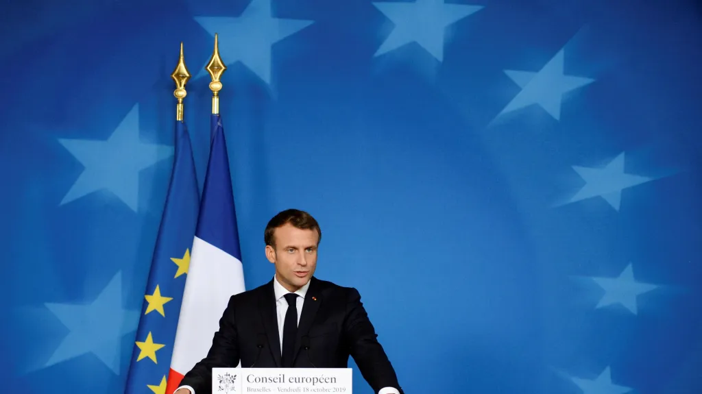 Emmanuel Macron na summitu v Bruselu