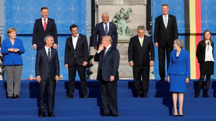 Hlavy států na summitu NATO v Bruselu