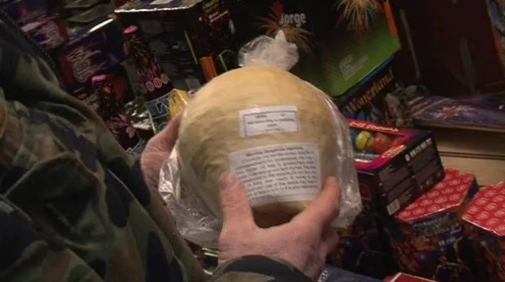Nebezpečná pyrotechnika ze stánku