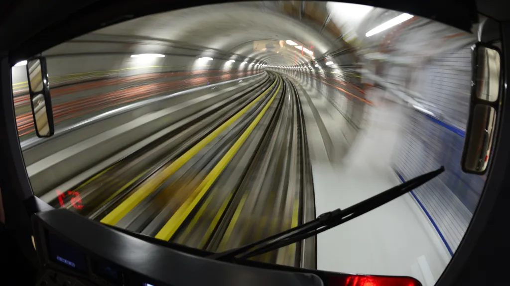 Tunel metra