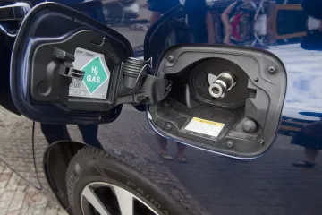 Využití vodíku sníží emise CO2 za třicet let o třetinu, říká studie