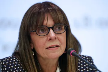 Řecko má první prezidentku. Parlament zvolil soudkyni Sakellaropulosovou