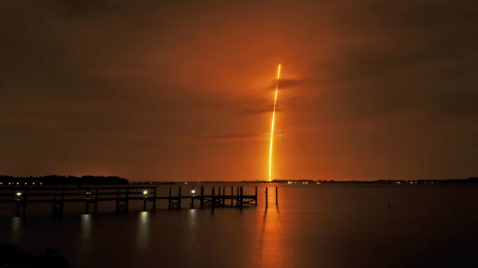 Falcon 9 mění hranice vědy: Odstartoval i úspěšně dopadl podle plánu