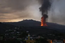 Proud lávy na ostrově La Palma výrazně zpomalil, až do moře možná nedoteče