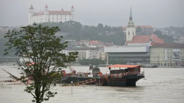 Stoupající Dunaj v Bratislavě