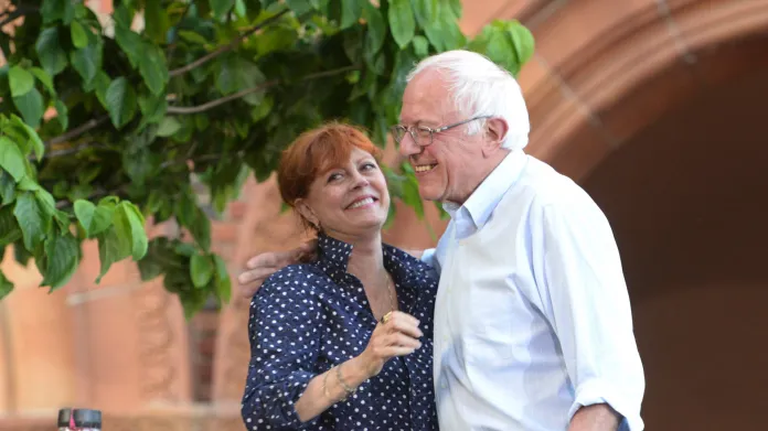 Bernie Sanders v Kalifornii s herečkou Susan Sarandon