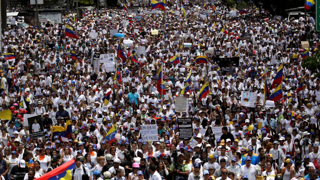 Protivládní pochod žen v Caracasu