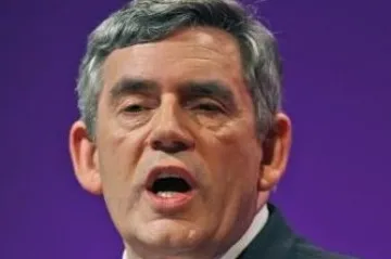 Brown na večírku v City sliboval nižší daně