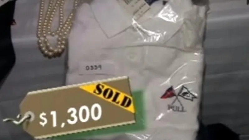 Osobní věci amerického finančníka Bernieho Madoffa odsouzeného za podvod a jeho manželky Ruth byly v sobotu vydraženy za téměř milion dolarů.