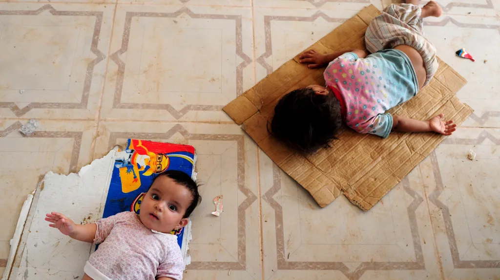 Děti v uprchlickém táboře nedaleko iráckého Mosulu