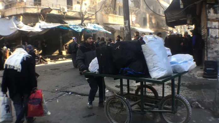 Obyvatelé Aleppa se připravují na evakuaci
