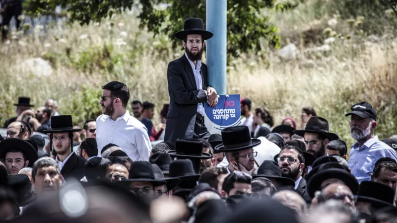 Pohřeb dvou ze tří obětí čtvrtečního útoku v Eladu