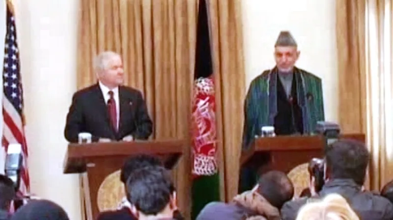 Robert Gates a Hamíd Karzáí