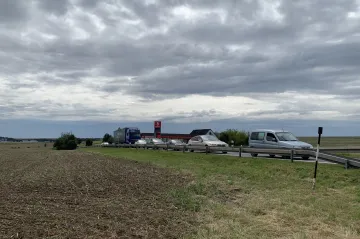 Na cestě ze Znojma do Jihlavy čeká řidiče omezení. Kvůli opravě propustků musí jezdit kyvadlově