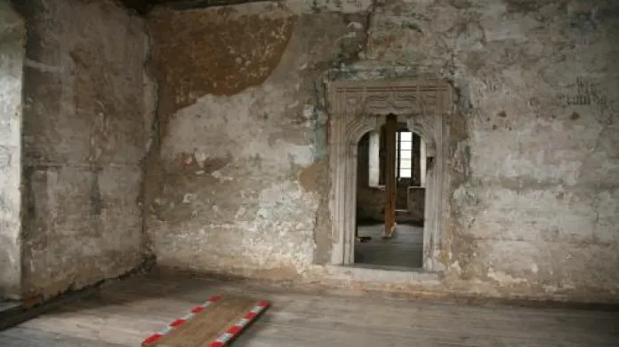 Reprezentační prostor ve druhém patře donjonu (obytné věže) na hradě Bečov.